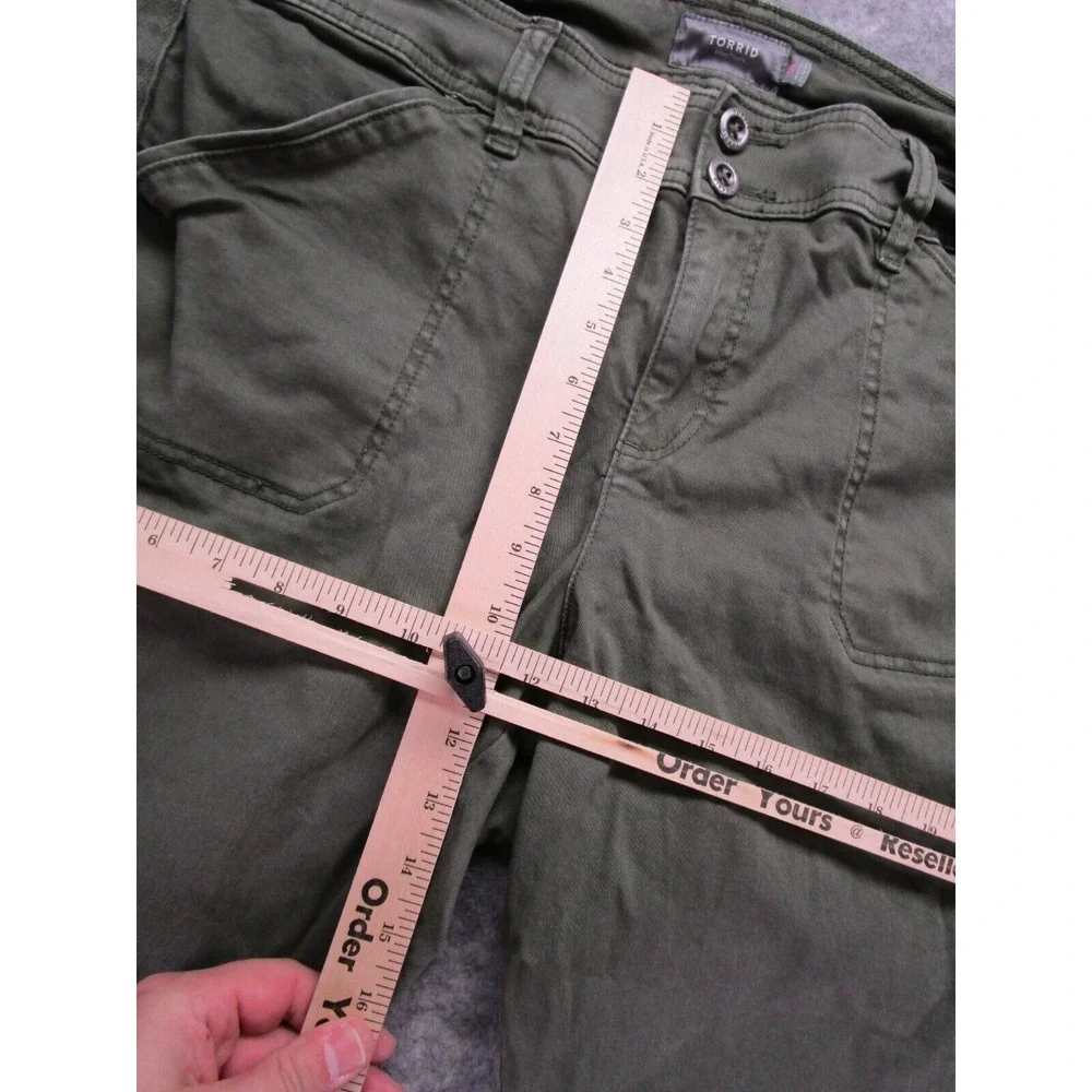 Torrid Jeans Womens 20 green Stretch Denim roll up snap‎ ankle pre-owned